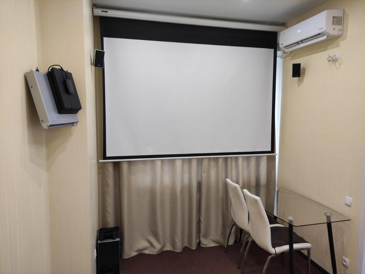 Small Room With Big Cinema Kharkiv Eksteriør bilde